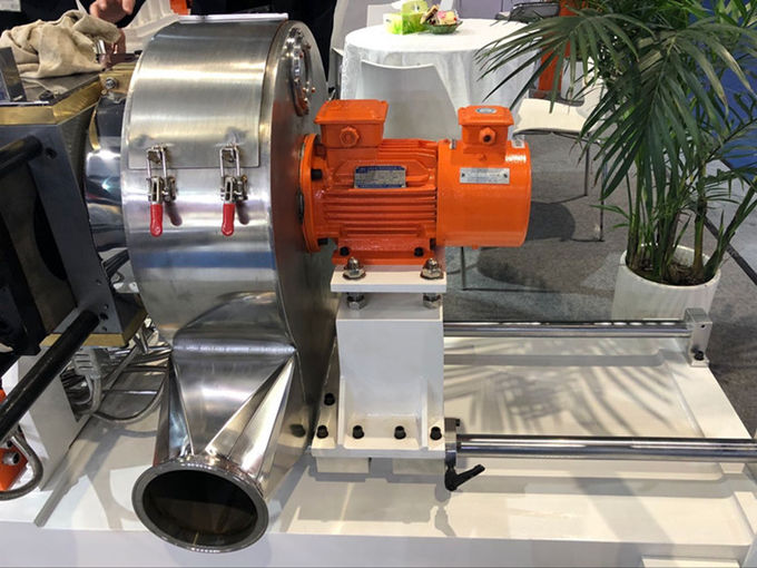 Extrusor de tornillo doble de alta velocidad con el sistema caliente de la granulación del corte de la refrigeración por aire